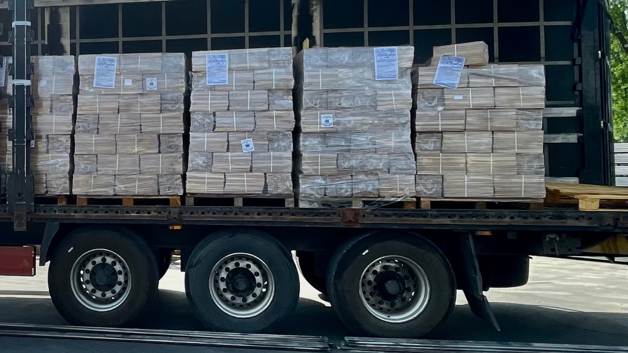 Usluga dostave parketa na adresu kupca