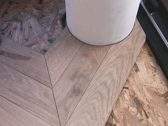 Precizno postavljanje svake daske parketa