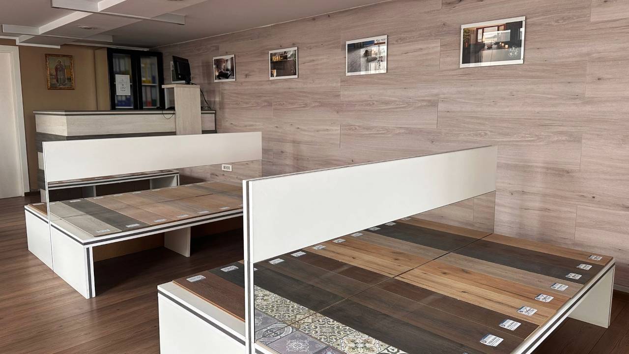 Polar Internacional showroom za prodaju laminati, izlozeni uzorci u Beogradu